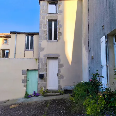 Le Des Capucines Daire Mauleon